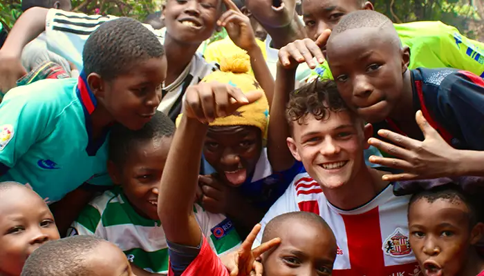 A group of African children and BecomingX expeditions students